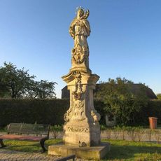 Socha svatého Jana Nepomuckého v Bludově u rybníka
