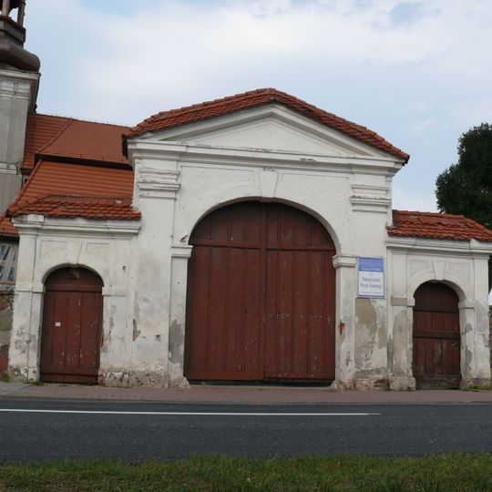 Brama kościelna w Rościsławicach