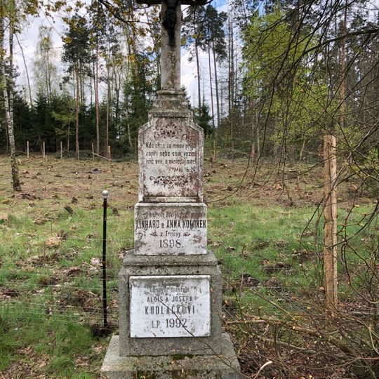 Kříž východně od Hostákova