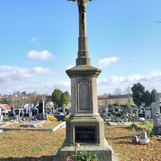 Kříž jižně od Nepomuku v areálu hřbitova