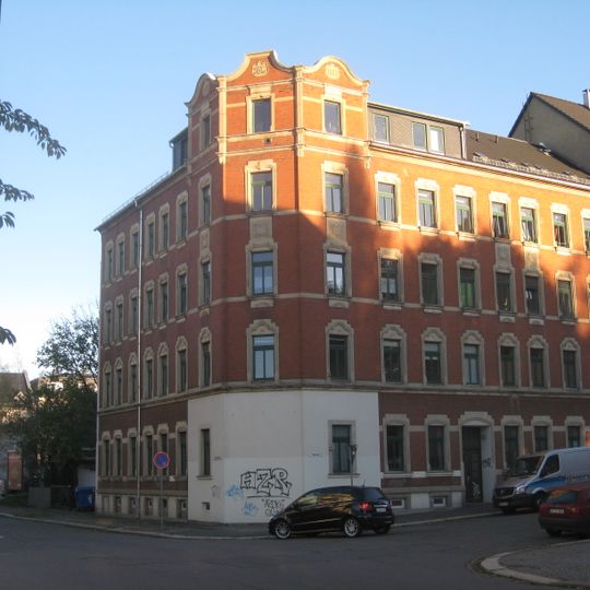 Mietshaus in ehemals geschlossener Bebauung in Ecklage Jahnstraße 37