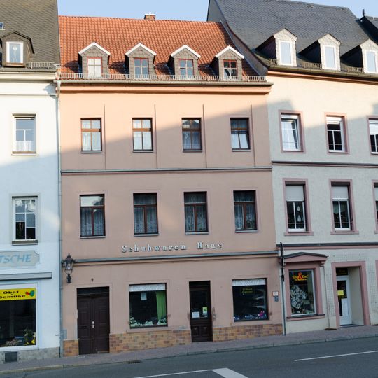 Wohnhaus in geschlossener Bebauung und Hinterhaus Markt 9