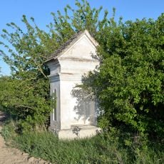 An alcove chapel - south from the road from Havraníky to Hnanice