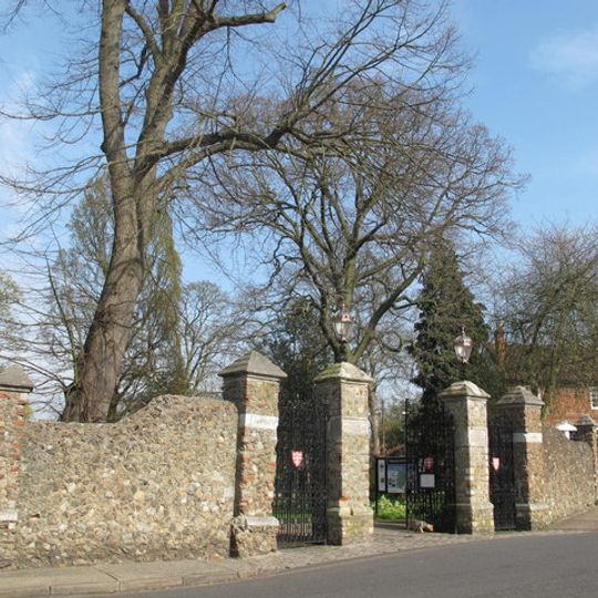 Ryegate Gates And Flank Walls To Castle Park