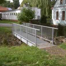 Lávka přes Čankovský potok v Třískolupech