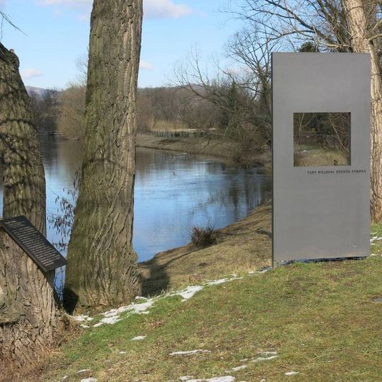 Památník Zdeňka Sýkory na břehu Ohře v Počedělicích