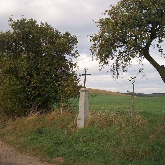 Kříž u Měčína na rozcestí
