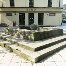 Kašna před kinem v Novém Boru