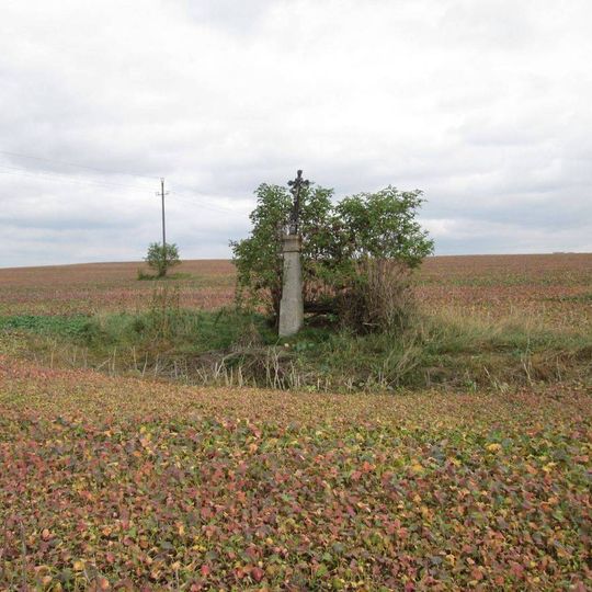Kříž severně od Draženova v poli