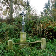 Kříž na rozcestí polních cest jihovýchodně od Kochánova