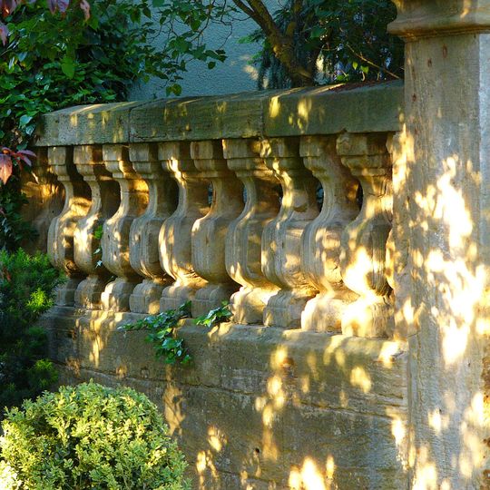 Einfriedung mit Balustrade, Sandstein, spätes 18. Jahrhundert