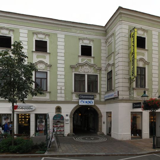 Apartment building in Tulln Hauptplatz 2