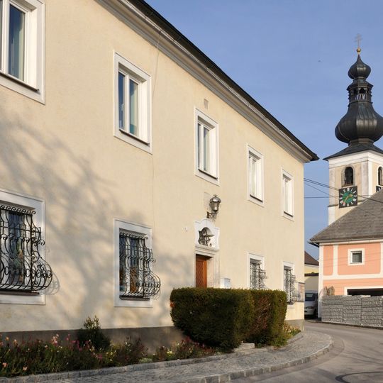 Ehem. Pfarrhaus, ehem. Volksschule