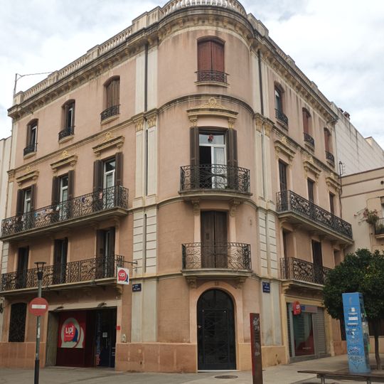 Building in placeta de la Creu Gran, 15