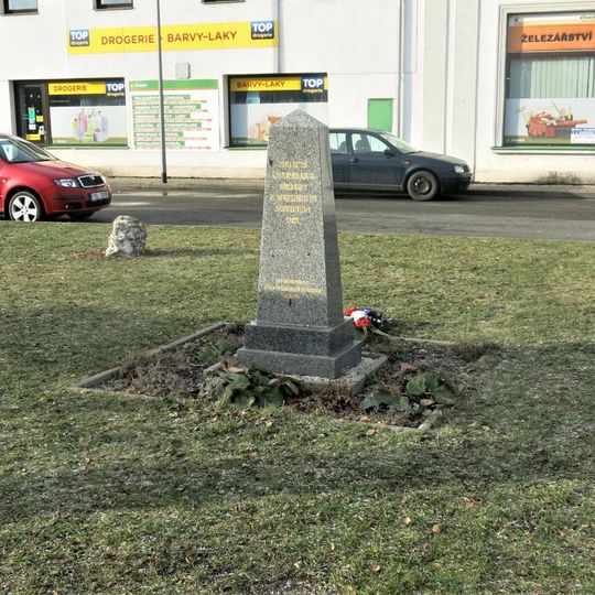 Pomník obětem 2. světové války na náměstí v Křinci