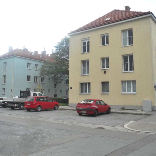 Wohnhausanlage Hirschstettner Straße 2–4
