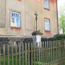 Kříž u domu Mistrovická 816 v Kamenickém Šenově