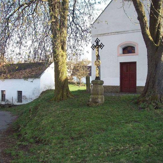 Kříž u kaple v Dobré Vodě