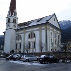 Kath. Pfarrkirche hl. Petrus und Friedhof