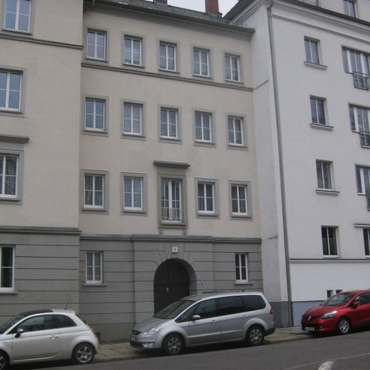 Wohnhaus in geschlossener Bebauung in Ecklage Jahnstraße 1