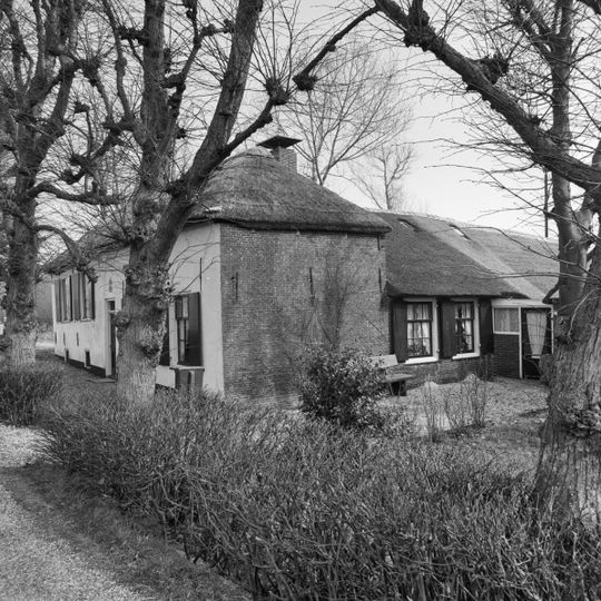 Angstelkade 8, Nieuwersluis