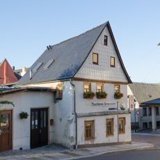 Wohnhaus in halboffener Bebauung und Ecklage Neustadt 10