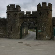 Lower Lodge With Attached Screen Walls