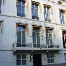 Statig woonhuis van harmonische architectuur