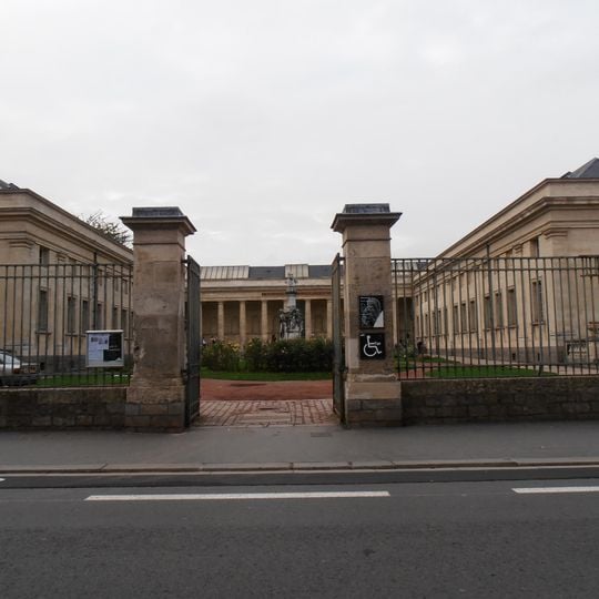 Amiens . Bibliothèque municipale