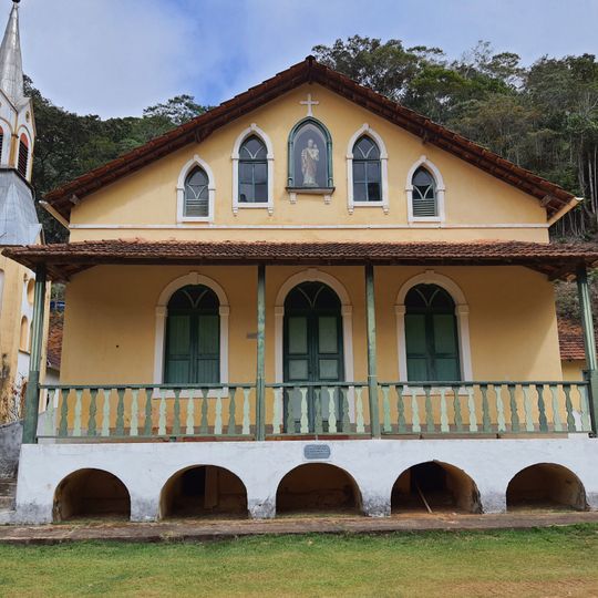 Casa Paroquial do Tirol