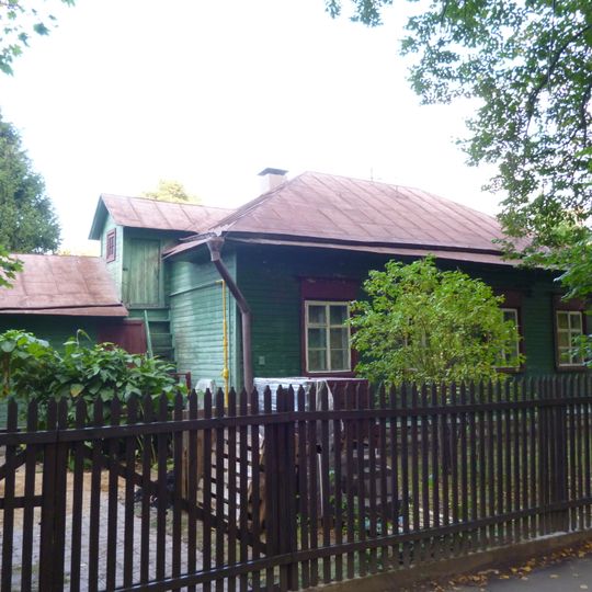 Улица Поленова 10