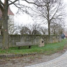 Bettenfeld 31, Friedhofsmauer