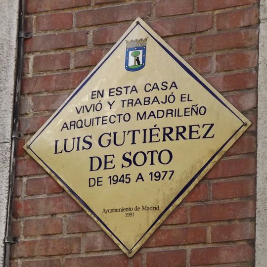Commemorative plaque to Luis Gutiérrez de Soto