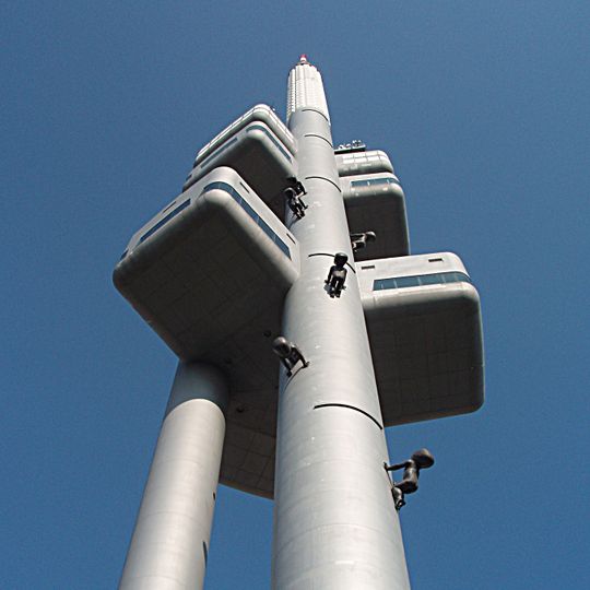 Miminka na Žižkovské televizní věži v Praze