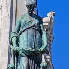 A Majestade ladeada de Hermes e Deméter e o Trabalho e a Proteção