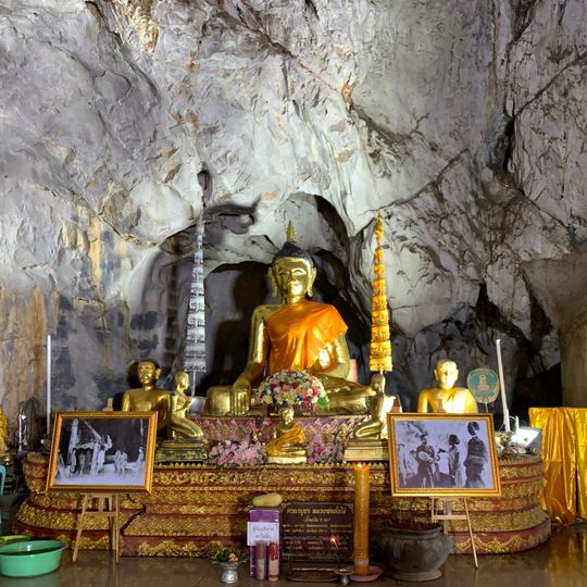 Wat Tham Phra