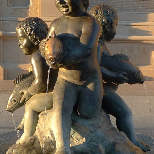 Fuente de los niños y los peces