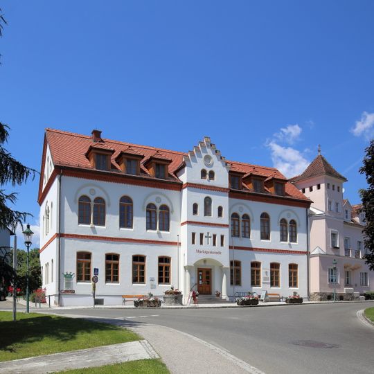 Amtsgebäude, ehem. Mädchenschule