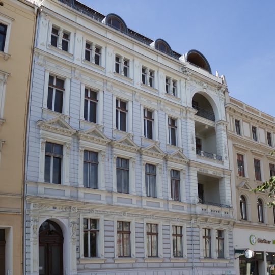 Mietshaus in geschlossener Bebauung Jakobstraße 32a