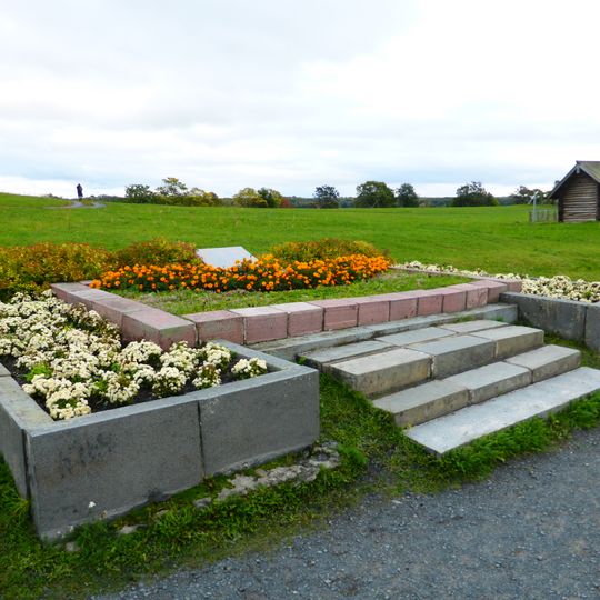 Братская могила партизан, погибших в боях с фашистскими захватчиками