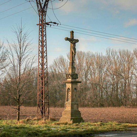 Kříž u Bělkovic na rozcestí
