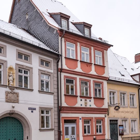 Wohn- und Geschäftshaus