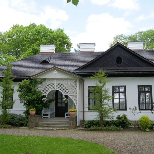 Zespół dworski w Lusławicach