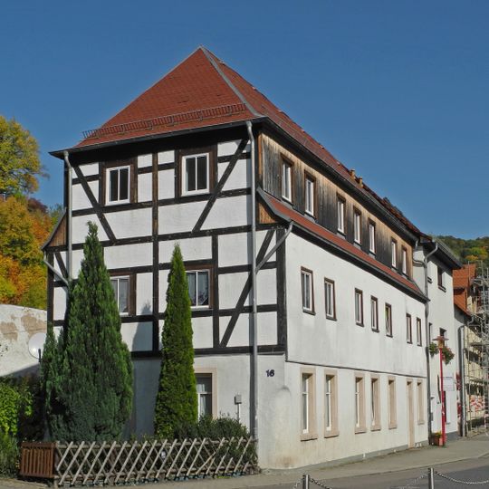 House 16 Pienner Street