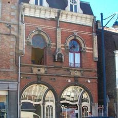 Maison aux deux vitrines