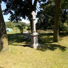 Boží muka s kamenným křížem v Minicích