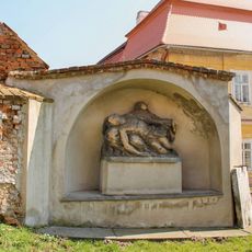 Sousoší Piety v Nezamyslicích před farou