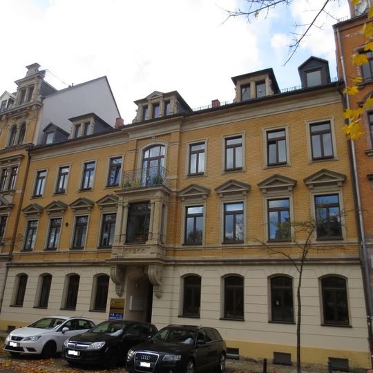 Mietshaus in geschlossener Bebauung Zöllnerplatz 10