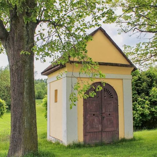 Kaple v Jedlové u hlavní silnice