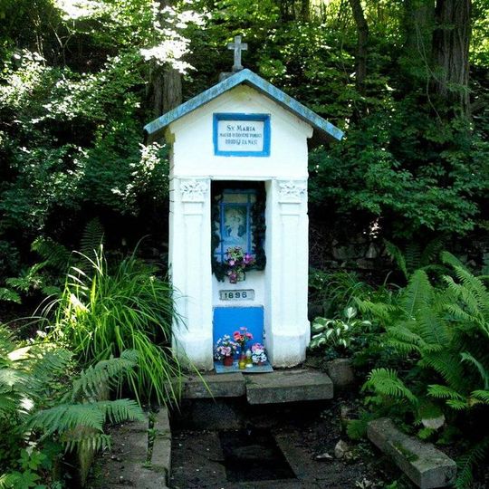 Kaplička Panny Marie nad studánkou Slešůvkou jižně od Veverské Bitýšky